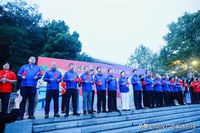 “祝福祖国 追梦东湖” 武汉东湖以水陆联动盛典喜迎双节