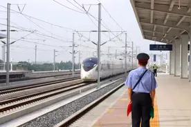 刚刚！从江阴到上海的首趟高铁列车出发！江阴市民：再也不用堵在去上海的路上了！图片