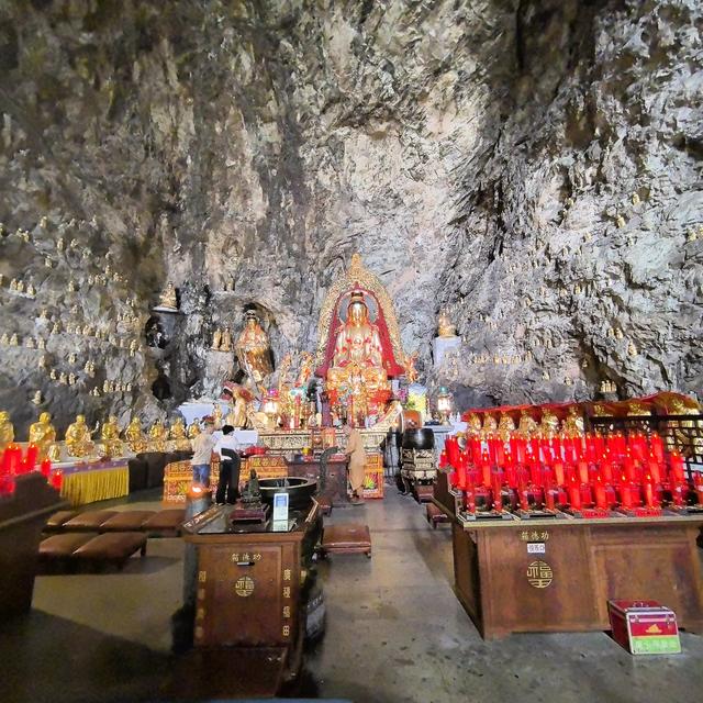 雁荡山太大了，由八个景区组合而成，两山一水为“雁荡三绝”