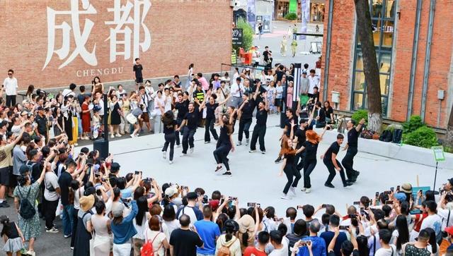 三节同庆城市潮东，东郊记忆潮流嘉年华重磅来袭！