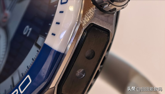 HUAWEI Watch Ultimate 2 支持 150 米潜水及 eSIM