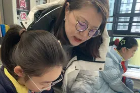 杭州不少学校正带着好奇“入局”AI教育，这个“支点”如何“撬动”师生的课堂？图片