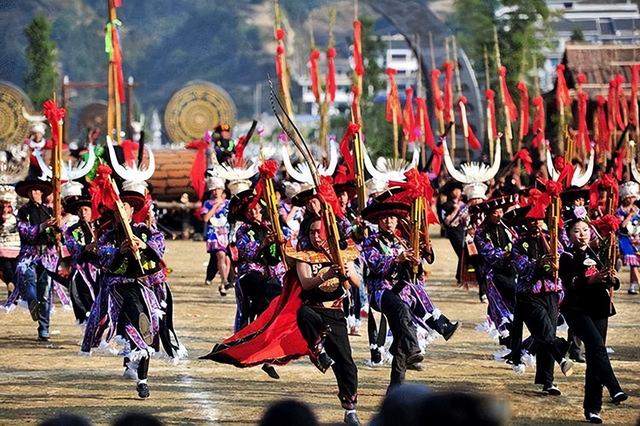 吃完这席长桌宴，要从少年到白头