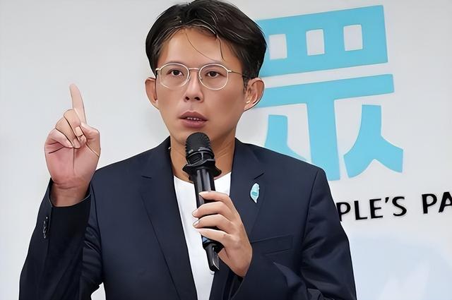 在中日关系敏感时期	，他竟然率团赴日访问，为了刷存在感毫无底线