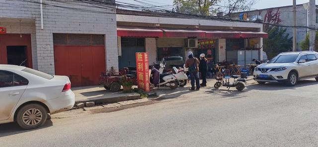 长安东曹村，帝王陵园里的面馆吃油泼三合一