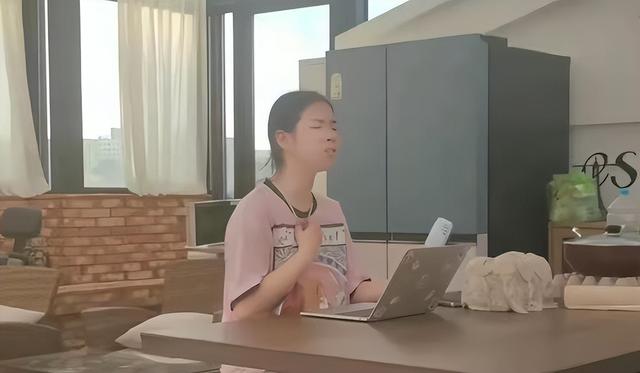 收手吧，“资本家的丑孩子”，没颜值没本事，就别出来祸害观众了