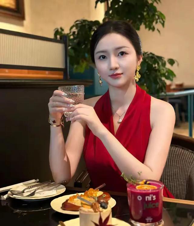 两性交往，要想刺激女人的荷尔蒙	，只需记住这6点，绝对让她上头