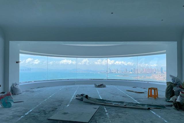 山东发现一户人家，因9米海景阳台走红，家里舒适得让人羡慕