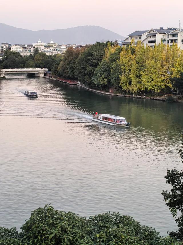 桂林:邂逅榕湖别样情!