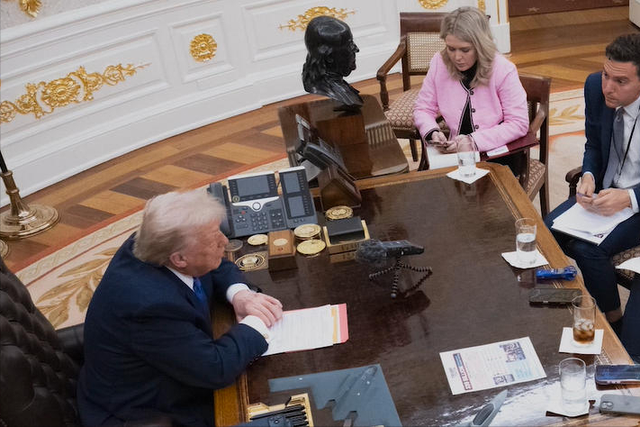 特朗普：台湾问题中国自己解决	，但别让我不高兴，外交部回应亮了