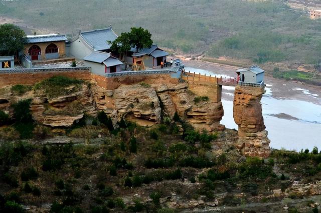 毛主席带李银桥去白云山庙，老和尚神秘地透露：主席不能游黄河