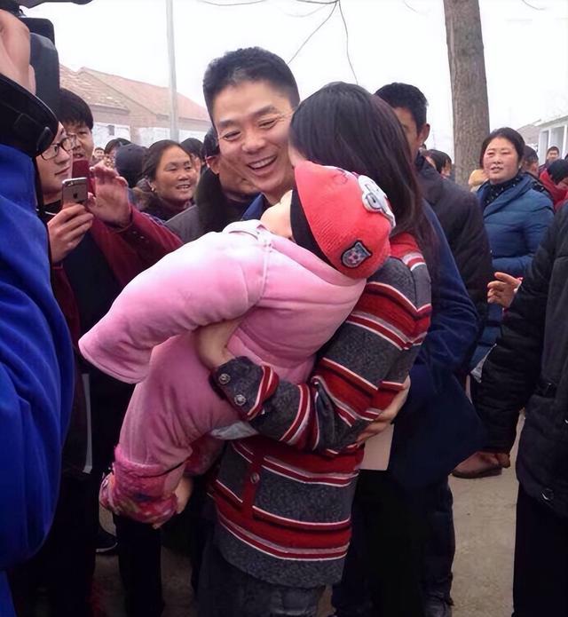刘强东上千亿身家背后，儿子却是他一生的痛，感谢章泽天视如己出