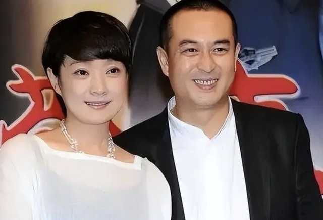 钱再多有什么用！55岁张嘉译现状曝光！病情严重到连走路都站不直
