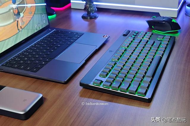 轻薄矮轴，指尖狂飙：雷蛇黑寡妇蜘蛛V4矮轴竞技极速版体验