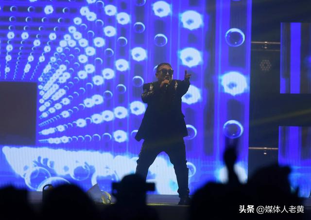 六盘水梅花山举行南国雪乡开园试营业人气爆棚