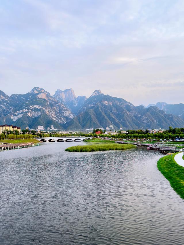 华山脚下（华阴市一河两岸生态廊道）