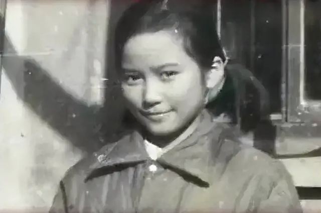 至今未婚未育，身边却有男人陪了近 20 年！54 岁的她才是人间清醒