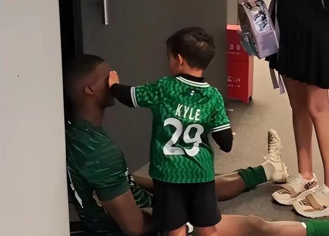 今日12月9日凌晨,中超曝出邵佳一、北京国安、法比奥动态