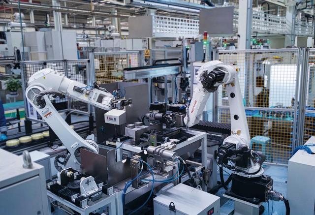 局势突变！中国要求日本全面解除武装，高市早苗宣布解散众议院