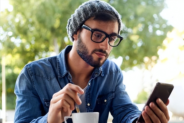 马斯克再搞事！Grokipedia叫板维基百科，AI百科偏右翼引争议