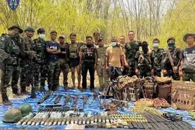 缅军投降交出大量竹筐，果敢军打开后，发现"满满"的缅军生存秘诀图片