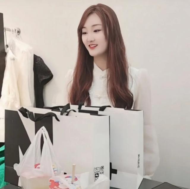 陈亚楠分手四年处境坎坷，店倒闭还欠债	，弟弟房车梦彻底落空