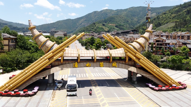 云南宝藏森林城市，温泉瀑布，苗寨古村，昆明动车直达