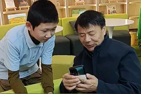 这个震惊整个江湖的外卖小哥来呼和浩特了！一亮相现场都炸了！他做的事儿，让很多人直呼“没想到”图片