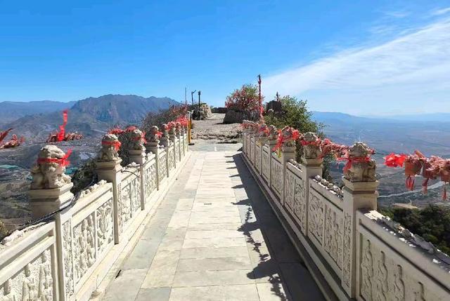 到河北张家口登鸡鸣山