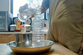 长期用塑料杯喝热水，容易致癌？是真的吗？医生告诉你真相图片