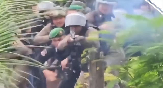 泰国发现情况不对	，第三国势力进场帮柬埔寨？泰军用中文发表声明