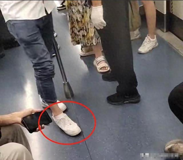 地铁诬陷案开庭后续：被告女子美美隐身，央视下场，当事人太可怜
