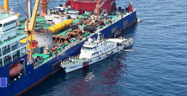 中方海警发海报，登船检查长荣货轮，美国敢运海马斯我们就笑纳！