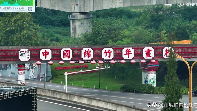 四川这座雪山下的历史文化名城，是著名的美酒之乡，你去过吗？