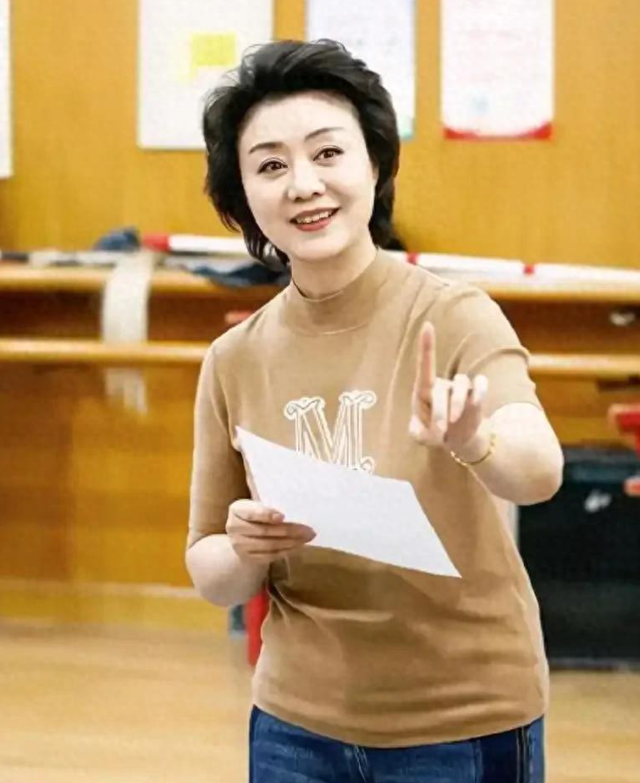 59岁李胜素：她不要丈夫、不要孩子，却活成了最让人羡慕的女人