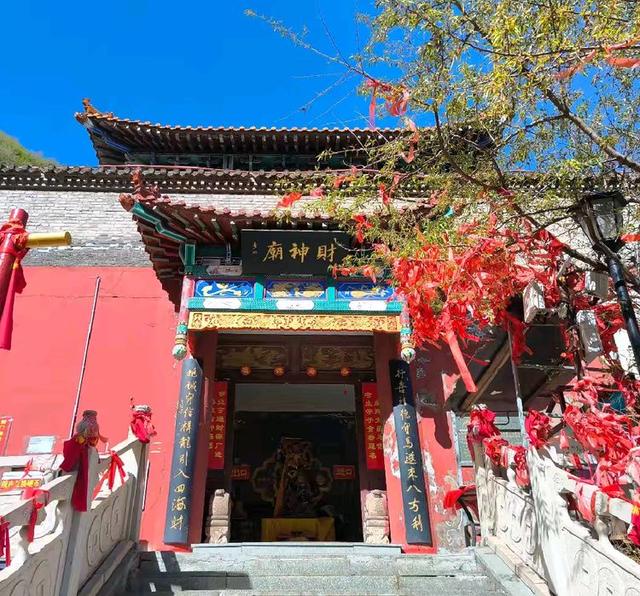 到河北张家口登鸡鸣山