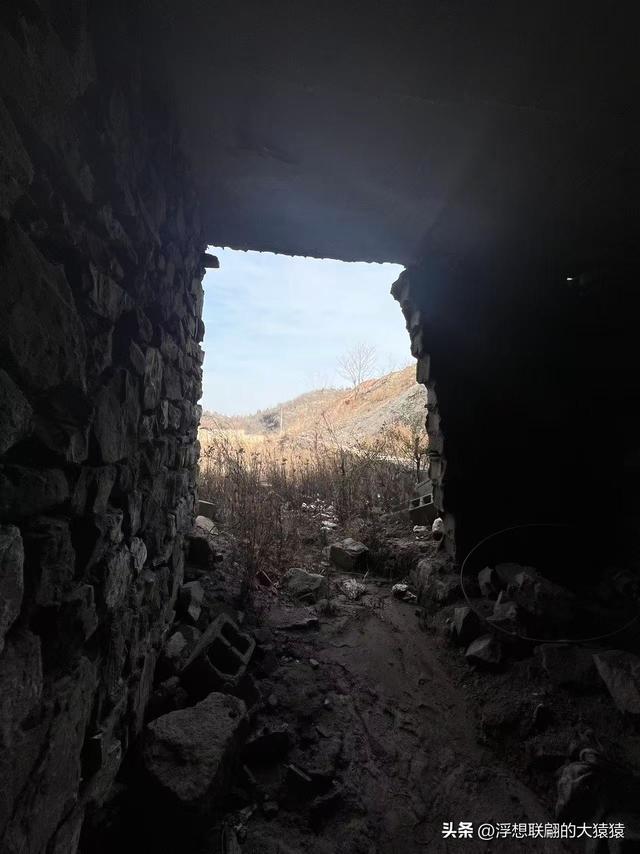 莱芜苗山镇铜山村里的汉代铜矿洞