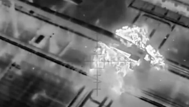 2000公里精准打击！乌用无人机袭俄影子舰队，多阶段行动细节成谜