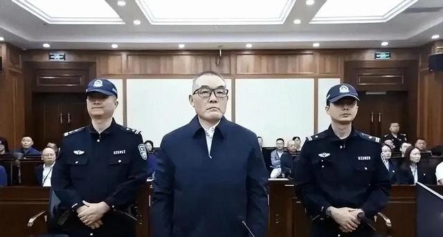 又揪出来一个大贪！金额高达9.7亿，首富夫人郝斌跨境外逃失败了