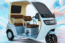 金彭发布第三代休闲三轮车！半开放座舱＋原厂车篷，很适合老年人图片