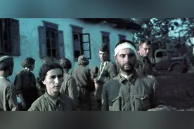 女兵们，军歌唱响基辅城。图片