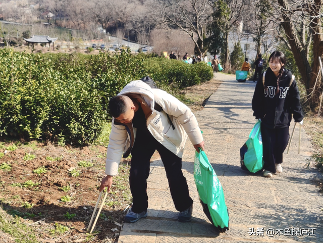 安徽庐江：“游走清道夫”用脚步擦亮合肥最高峰
