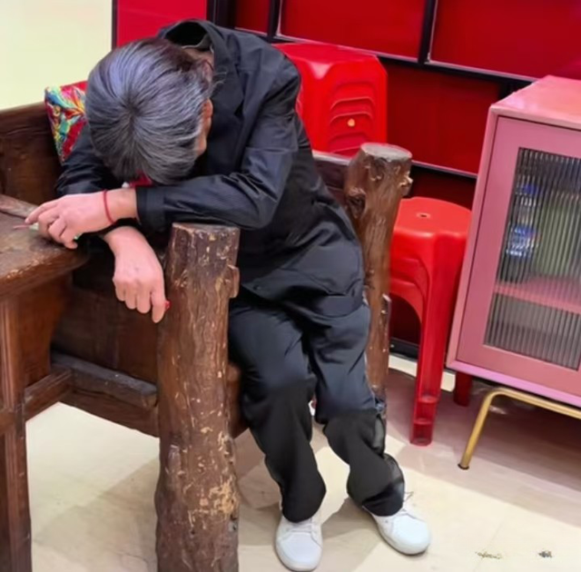 梁小龙临终前遗言令人泪目，去世原因曝光	，睡梦中走的没有受折磨