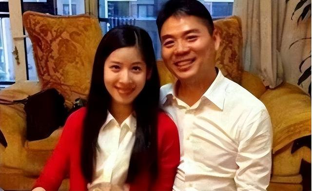 刘强东上千亿身家背后，儿子却是他一生的痛，感谢章泽天视如己出