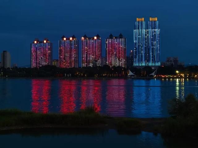 美轮美奂的吉林松花江畔夜景