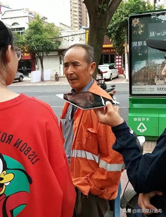 就地办事，小套套乱扔”，小树林成野战地，环卫工多次亲眼目睹！