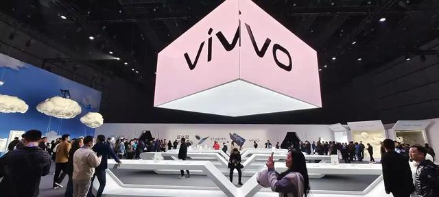 不止追星！竞品围堵下的vivo：X300，能否靠 “演唱会神器” 破圈？