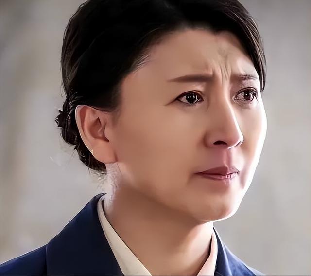 53岁晚节不保？踩着赵本山上位的闫学晶，终是为荒唐行径买了单