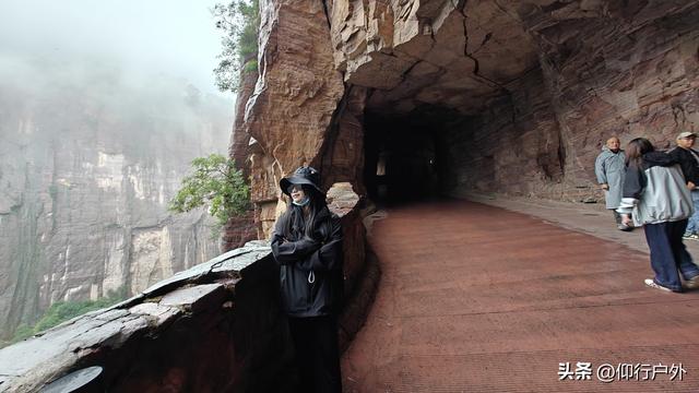 南太行D5万仙山景区郭亮村挂壁公路