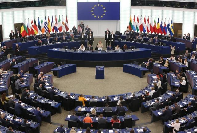 普京可能不得不停战了！最大财源被切断，再想打也没钱了！